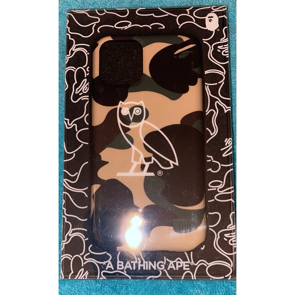 NIB A Bathing Ape Green Black CAMO BAPE IPhone 11 PRO Case PRO Owl Holder RARE